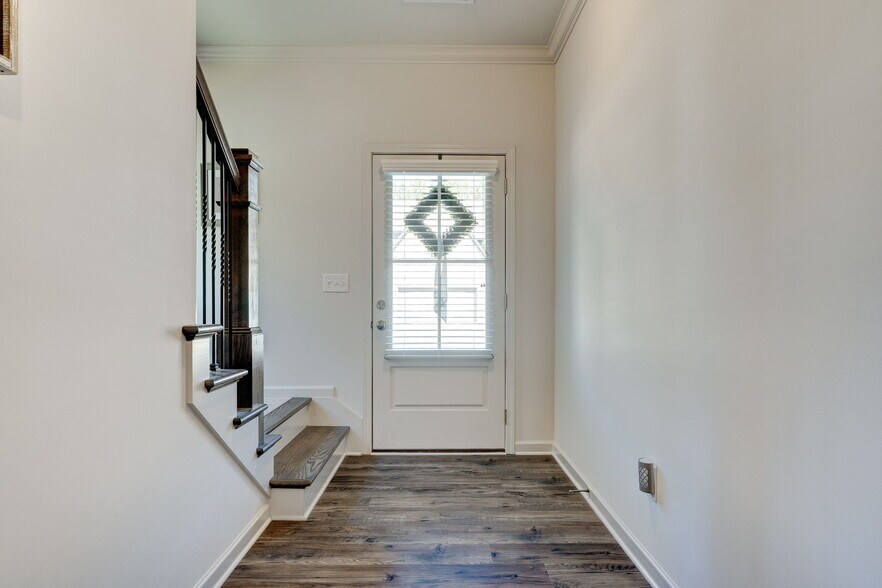 Building Photo - 2134 Springfield Dr