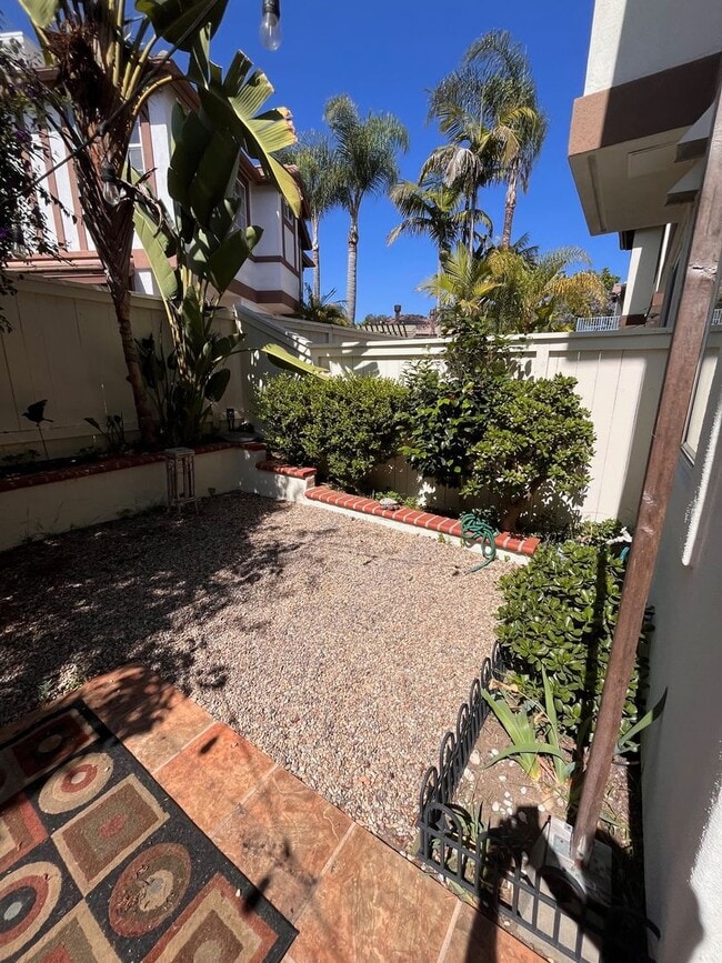 Building Photo - Encinitas Gem: Stunning 2 Bed 2.5 Bath Tow...