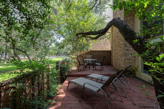 Building Photo - 8301 Greenslope Dr