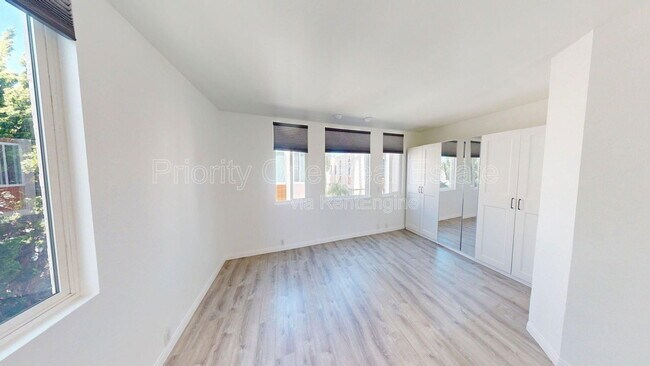 Building Photo - 4070 Riviera Dr