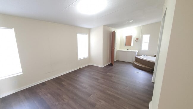 Building Photo - 4225 Holcomb Cir
