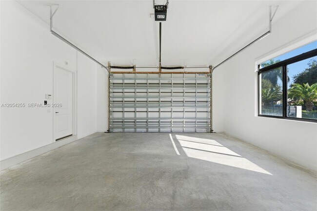 Building Photo - 10005 SW 66th St