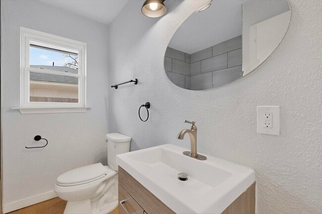 Building Photo - 2812 San Medina Ave