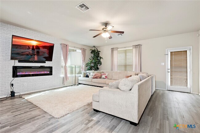 Building Photo - 6800 Mustang Creek Rd