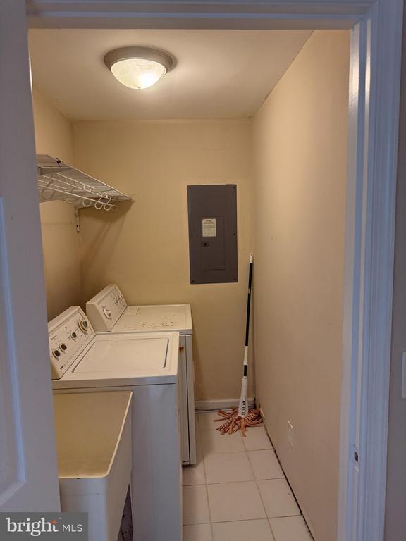 Building Photo - 5909 Plata St