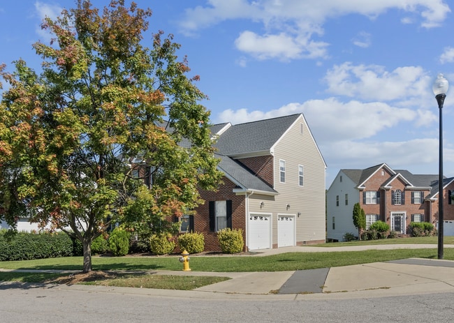 Building Photo - Spacious 5-Bedroom Living with Scenic View