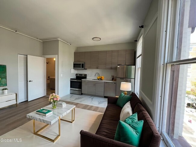 Building Photo - 5 Broadway