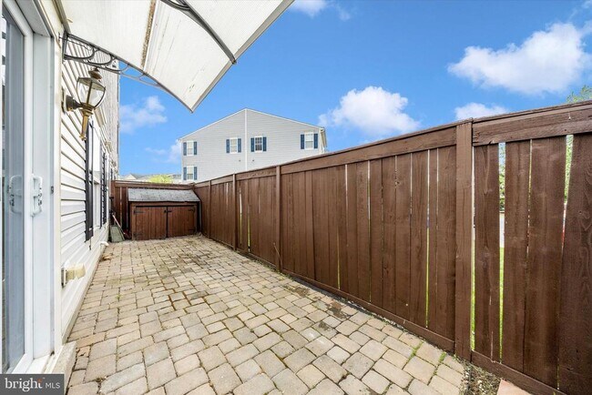 Building Photo - 4960 Clarendon Terrace