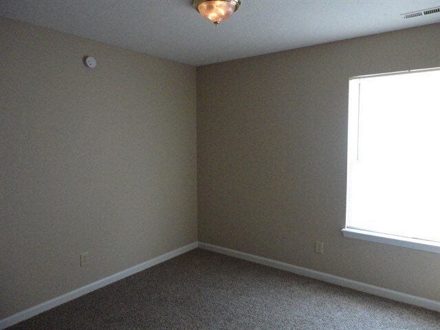 Building Photo - 2053 Coldwater Ct