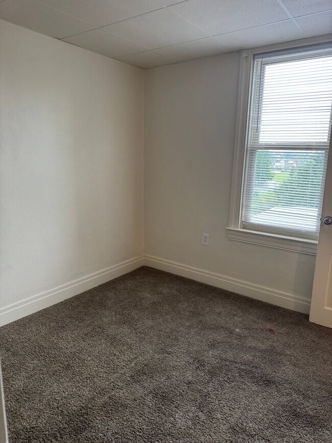 Building Photo - 1559 W King St