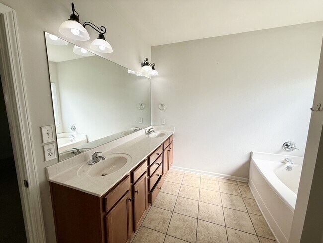 Building Photo - 3821 Branford Ct