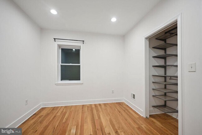 Building Photo - 1224 Holbrook St NE