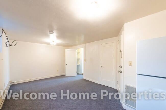 Building Photo - 512 S College Ave