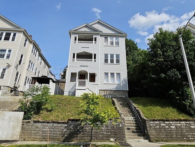 Building Photo - 169 Perry Ave