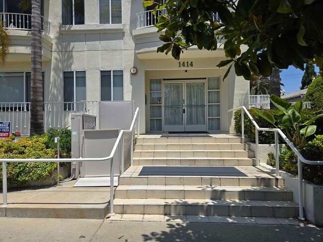 Primary Photo - Great 2 Bedroom, 2.5 Bath in Los Angeles