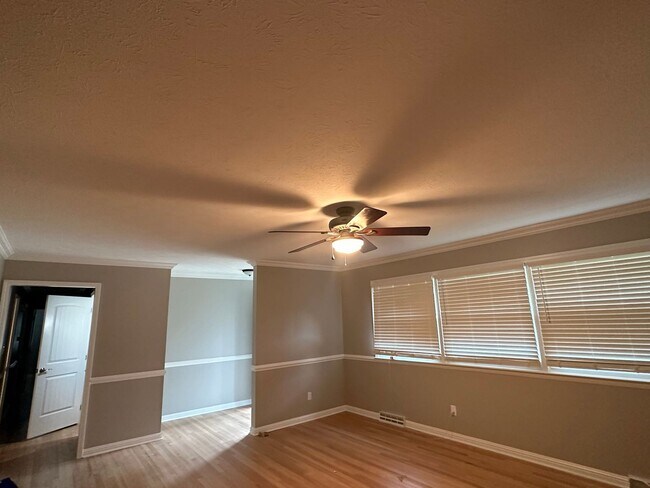 Building Photo - 11 Mountian Brook Rd.