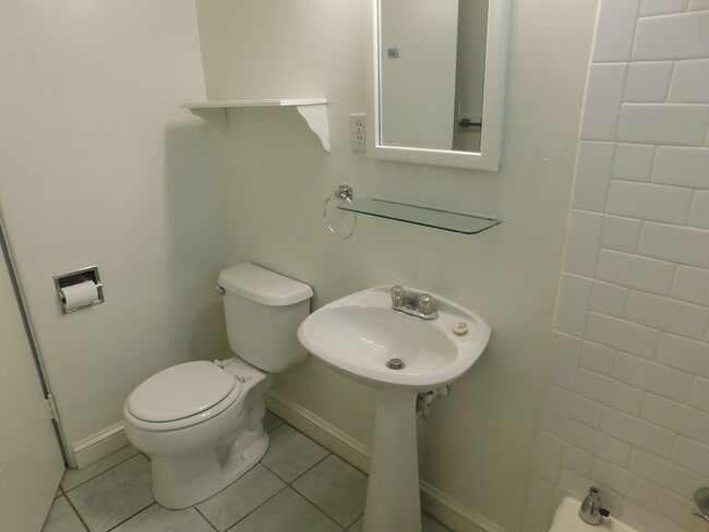 Building Photo - Close to CMU/St Mary's