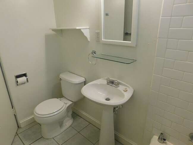 Building Photo - Walking Distance CMU/St Mary's