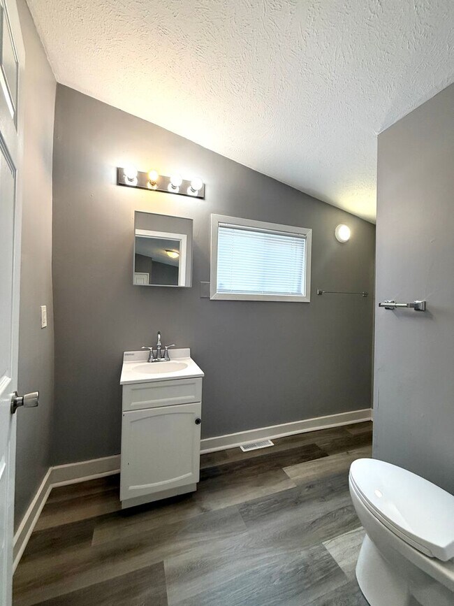 Building Photo - 4TH OF JULY SPECIAL – 1ST MONTH RENT FREE!