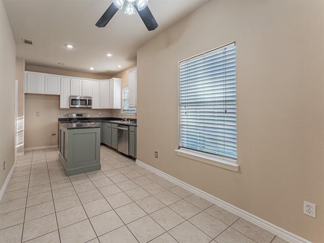 Building Photo - 210 Sendero Dr