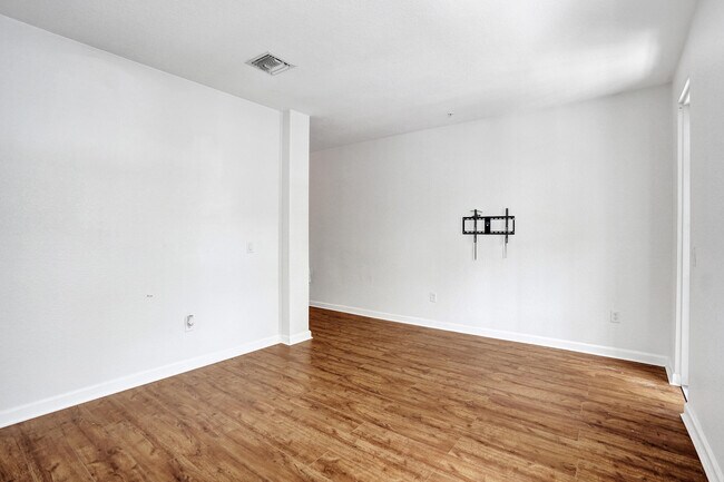 Building Photo - 3911 Shoma Dr