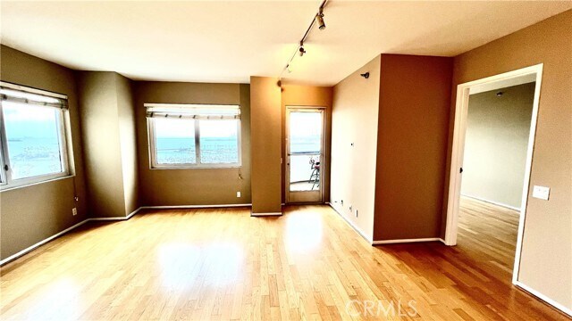 Building Photo - 525 E Seaside Way