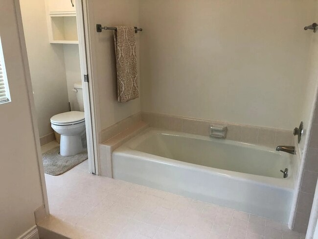 Building Photo - 17537 Margate St