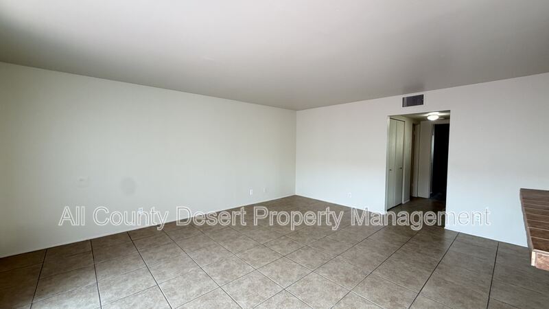 Building Photo - 550 El Cielo Rd
