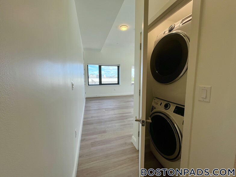 Building Photo - 1079 Commonwealth Ave