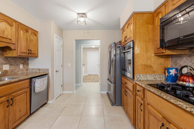 Building Photo - 855 Mande Ct