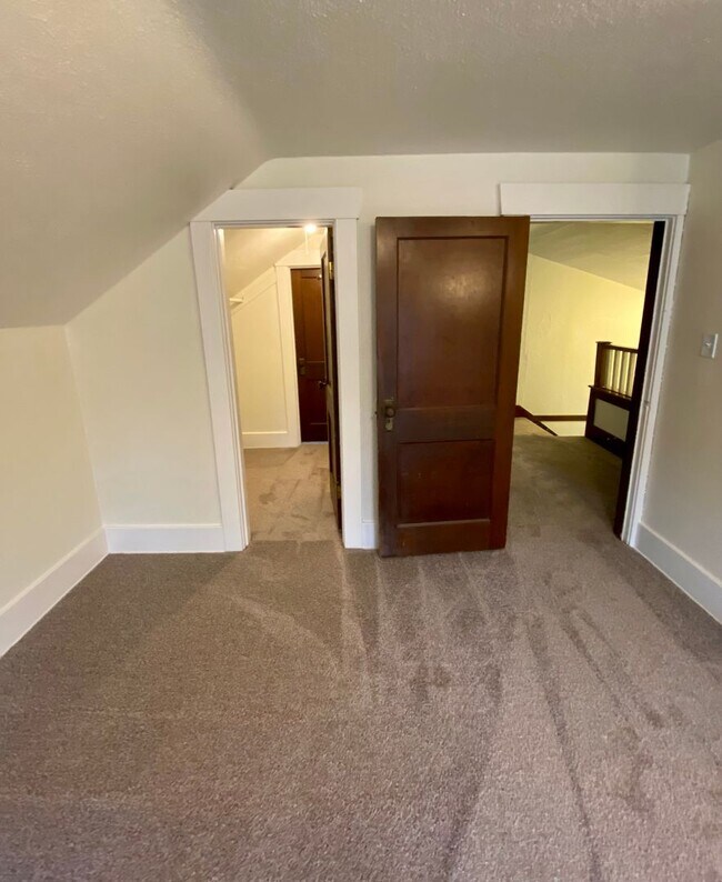 Building Photo - 15721 Main St E