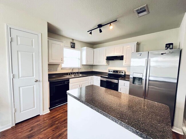 Building Photo - 7215 Sunrise Hill Ln
