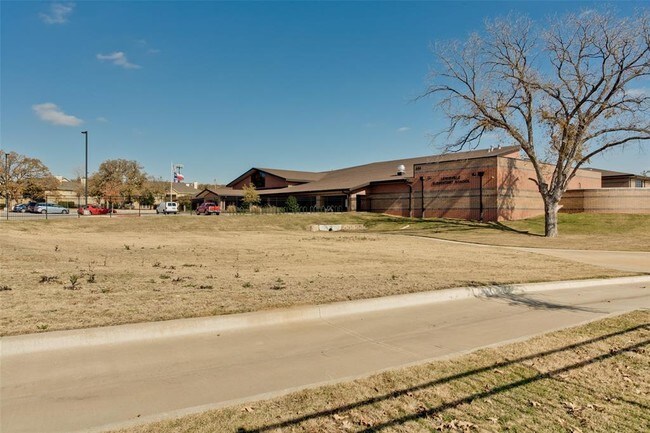 Building Photo - 290 Country Ridge Rd