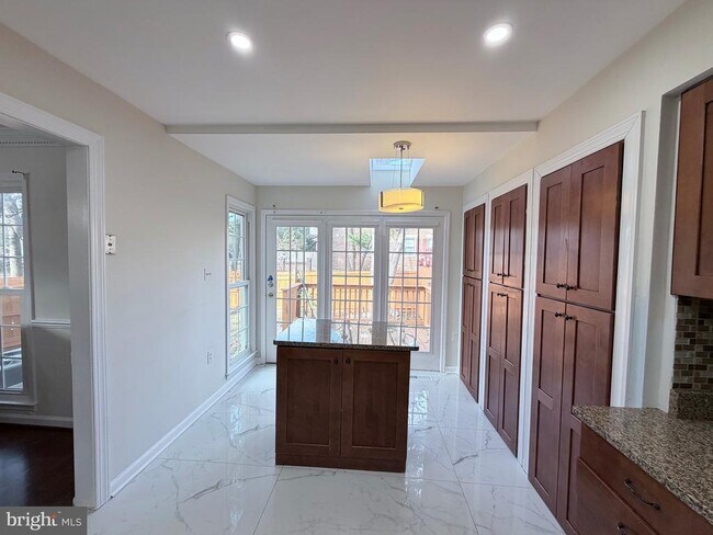 Building Photo - 5900 Parenham Way