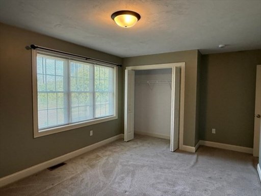 Building Photo - 10 Shamrock Ln