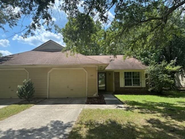 Building Photo - Adorable Duplex