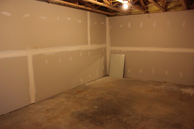 Building Photo - Townhouse for Rent in Taylor Springs