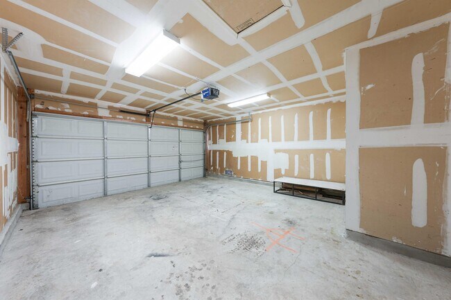 Building Photo - 7528 Cats-Eye Ln