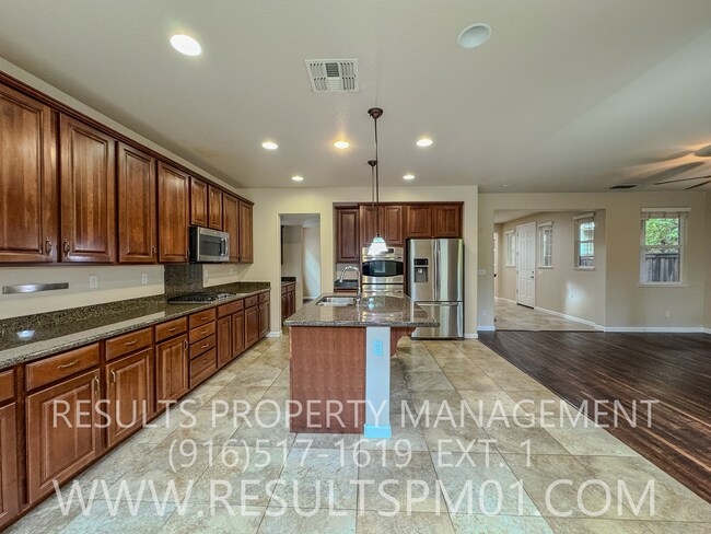 Building Photo - Beautiful 4 Bedroom 3 Bath home