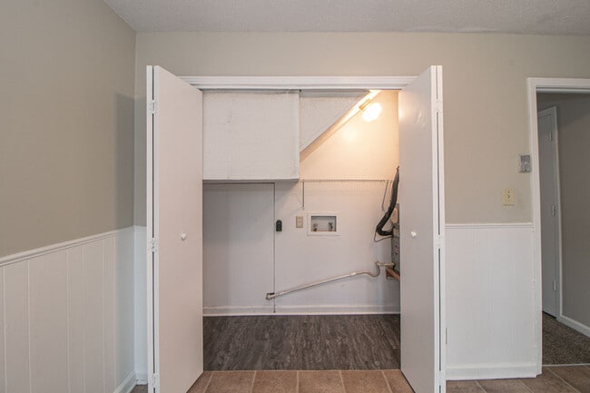 Building Photo - 812 Golf View Pl