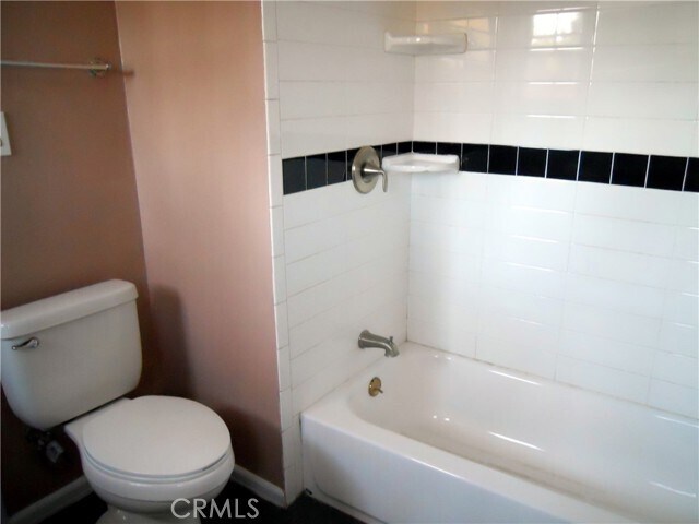 Building Photo - 5122 N Glendora Ave