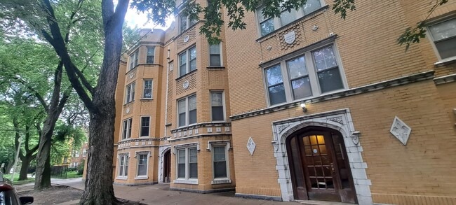 Building Photo - 6452 N Bell Ave