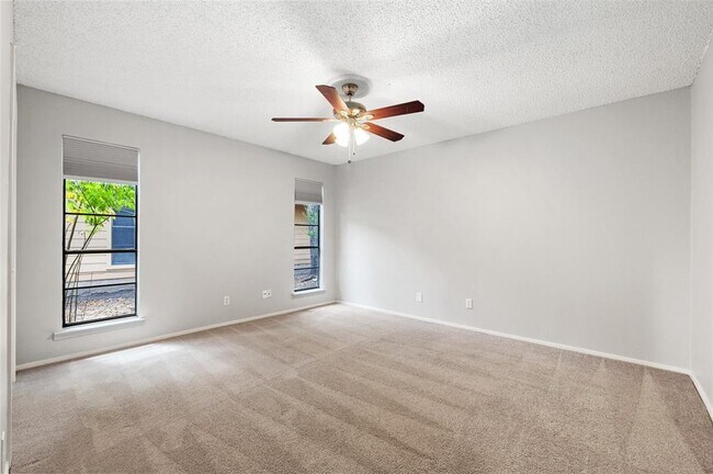 Building Photo - 8506 Mesa Dr