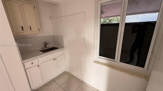 Building Photo - 317 W 36th St