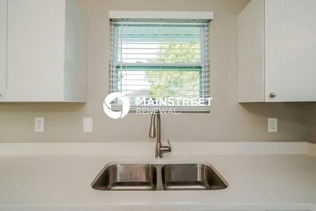 Building Photo - 3 Bedroom Pet-Friendly Home in Cape Coral, FL with Main Street Renewal