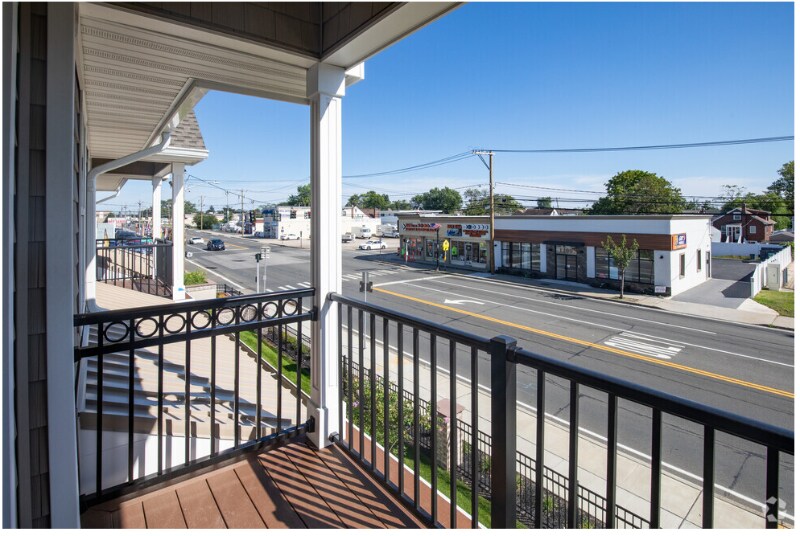 Building Photo - 1163 Montauk Hwy