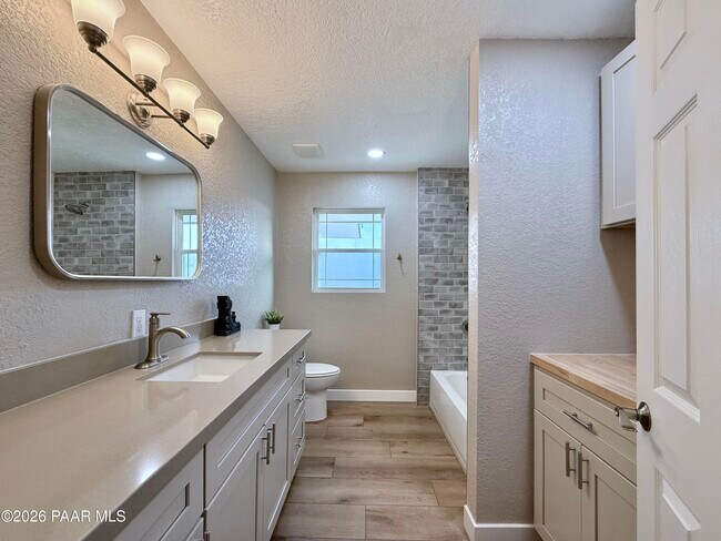 Building Photo - 7216 E Grandview Dr
