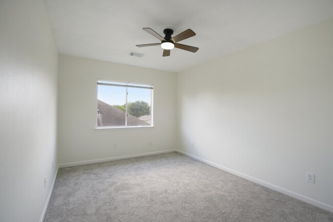 Building Photo - 4419 Crossvine Ave