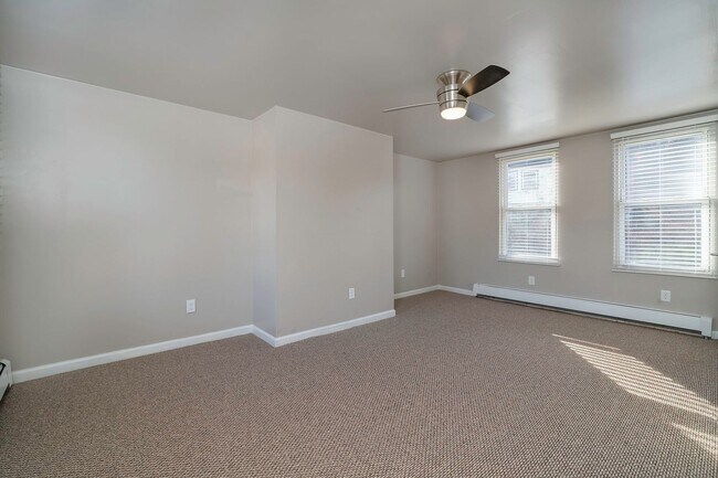 Building Photo - Remodeled 1 bedroom with fenced backyard