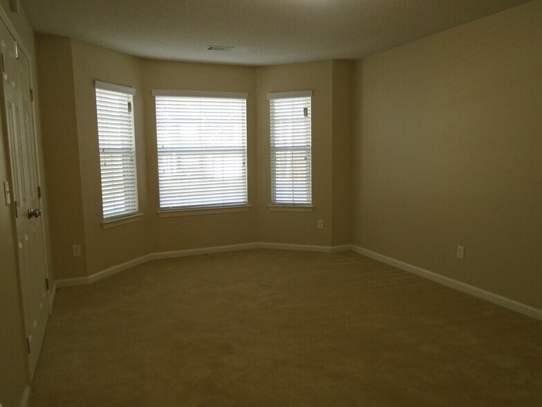 Building Photo - 240 Juliet Dr